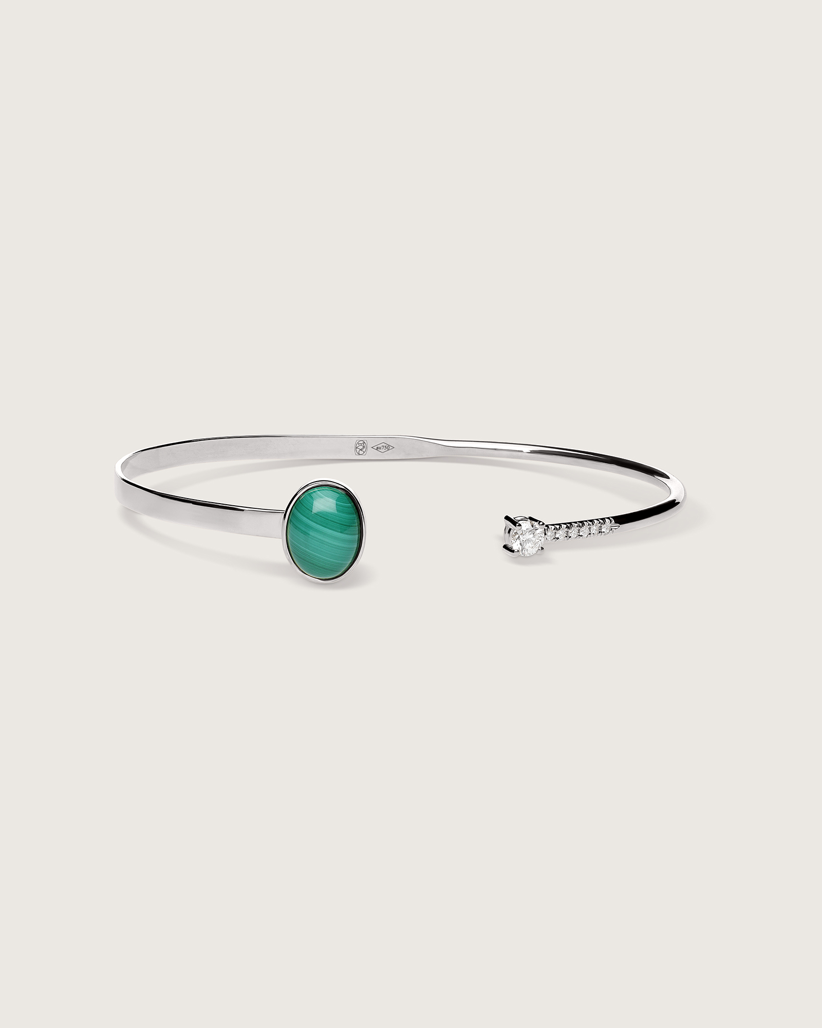 EO_Core_Bracelet_Okavanga_GreenCabochon_WhiteDiamond_White_FrontBrown_Collection_LoRes