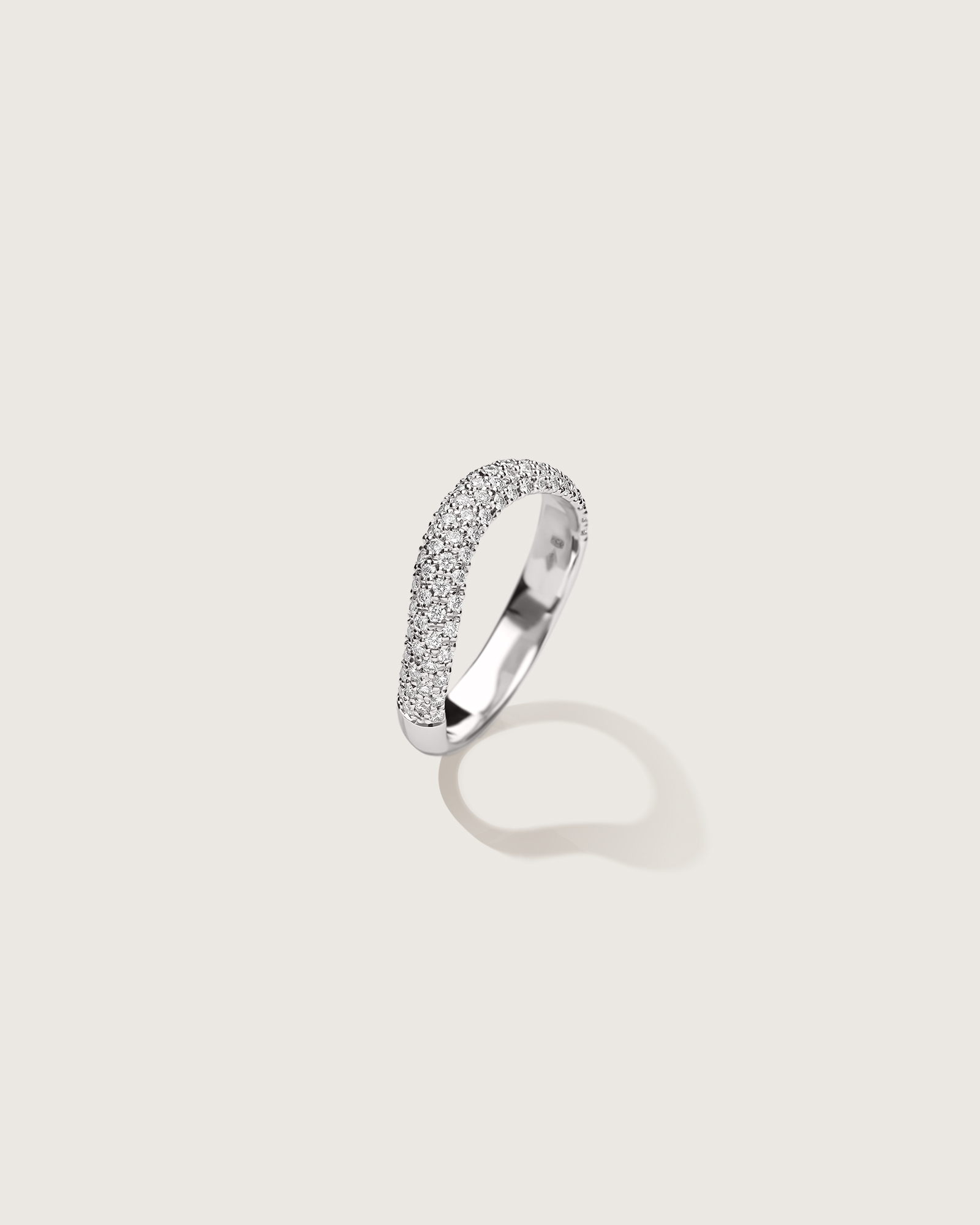 EO_Core_Ring_GabrielleMidi_1,1mm_WhiteDiamonds_Curvy_White_FantasyBrown_Collection_LoRes